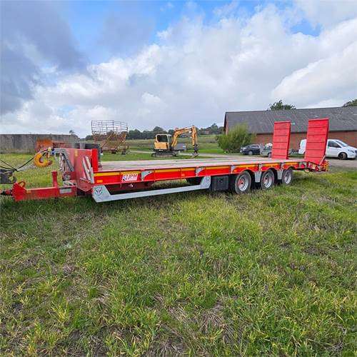 ABC 33000 T - Remorque porte-engin surbaissée: photos 2 ABC 33000 T - Remorque porte-engin surbaissée: photos 2