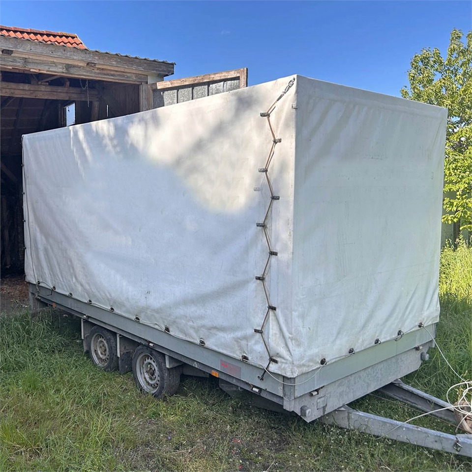 Eduard 4 - Remorque rideaux coulissants: photos 1 Eduard 4 - Remorque rideaux coulissants: photos 1