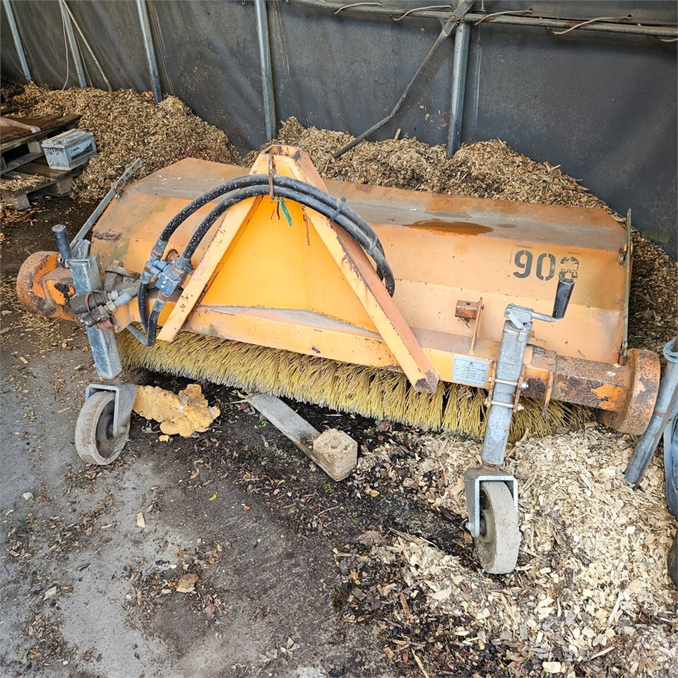 Epoke B200 - Brosse: photos 2 Epoke B200 - Brosse: photos 2