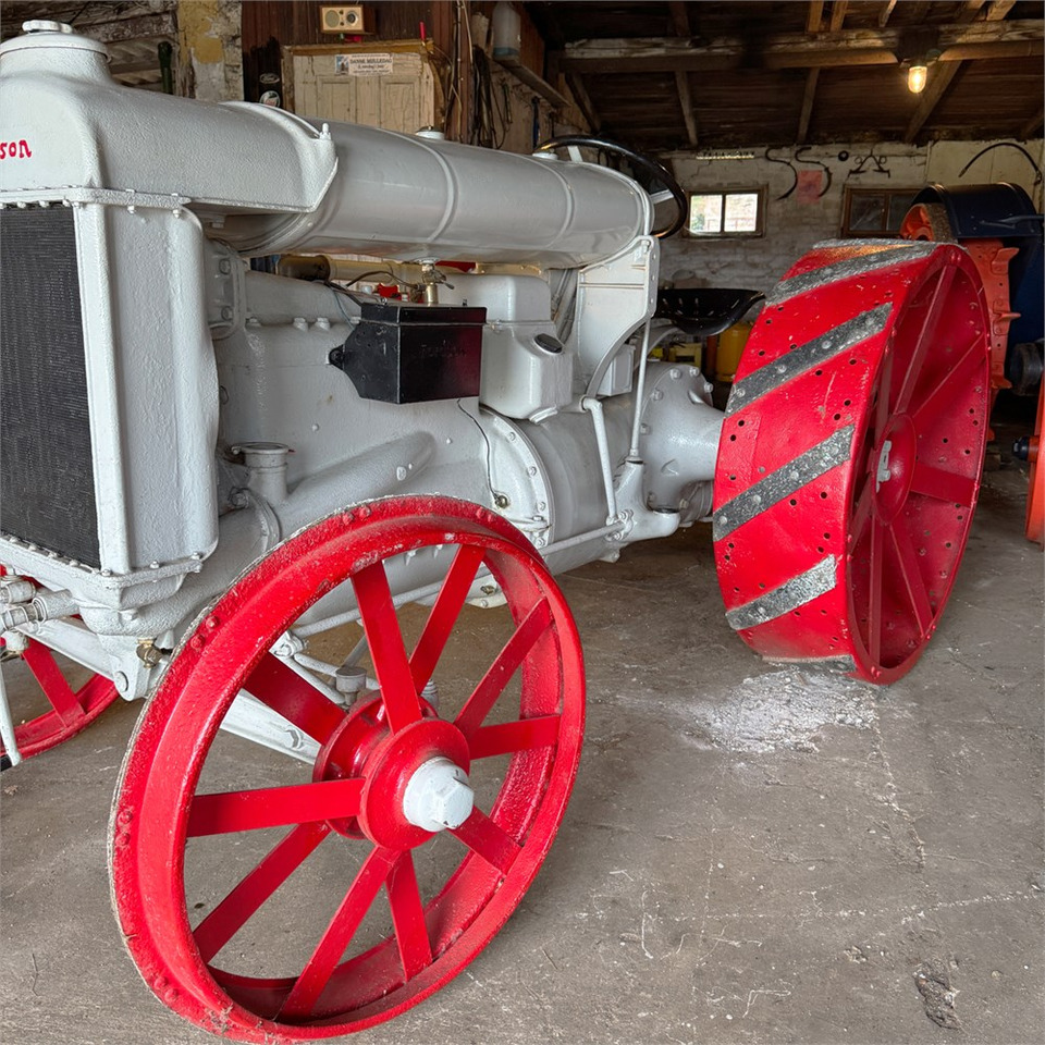 Fordson F - Tracteur agricole: photos 5 Fordson F - Tracteur agricole: photos 5