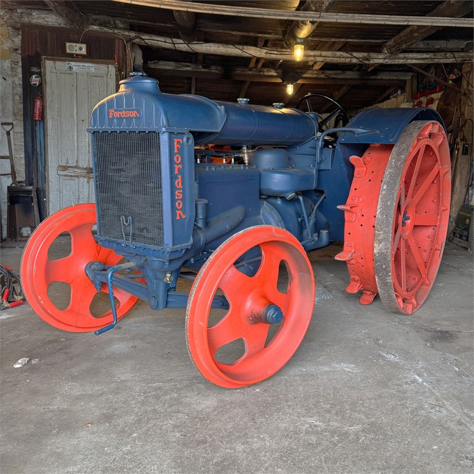 Fordson N - Tracteur agricole: photos 1 Fordson N - Tracteur agricole: photos 1