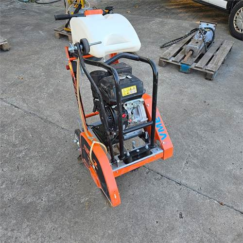 Gölz FS170 - Travaux routiers: photos 4 Gölz FS170 - Travaux routiers: photos 4