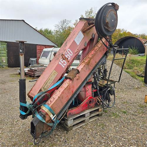 HMF 1560 - Grue auxiliaire: photos 1 HMF 1560 - Grue auxiliaire: photos 1