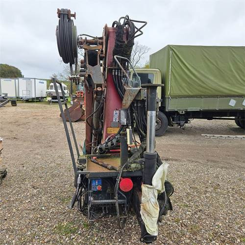 HMF 1560 - Grue auxiliaire: photos 3 HMF 1560 - Grue auxiliaire: photos 3