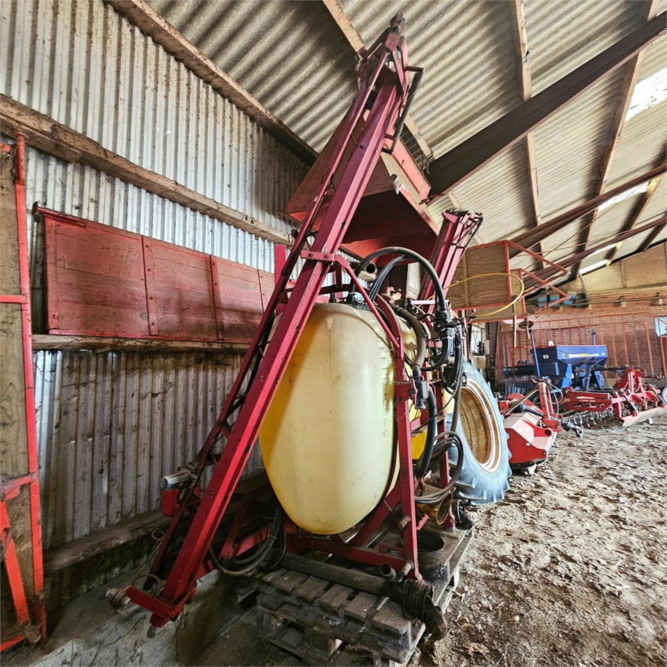 Hardi LXY 800 - Pulvérisateur: photos 5 Hardi LXY 800 - Pulvérisateur: photos 5