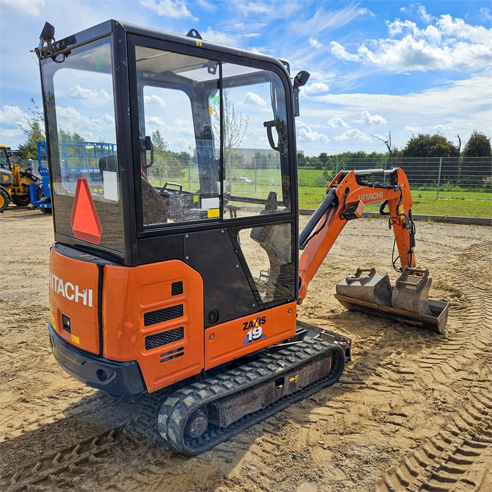 Hitachi ZX19-6 CR - Mini pelle: photos 5 Hitachi ZX19-6 CR - Mini pelle: photos 5