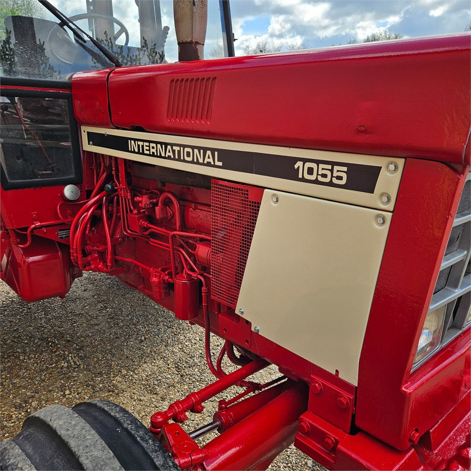 Tracteur agricole IH 1055: photos 28