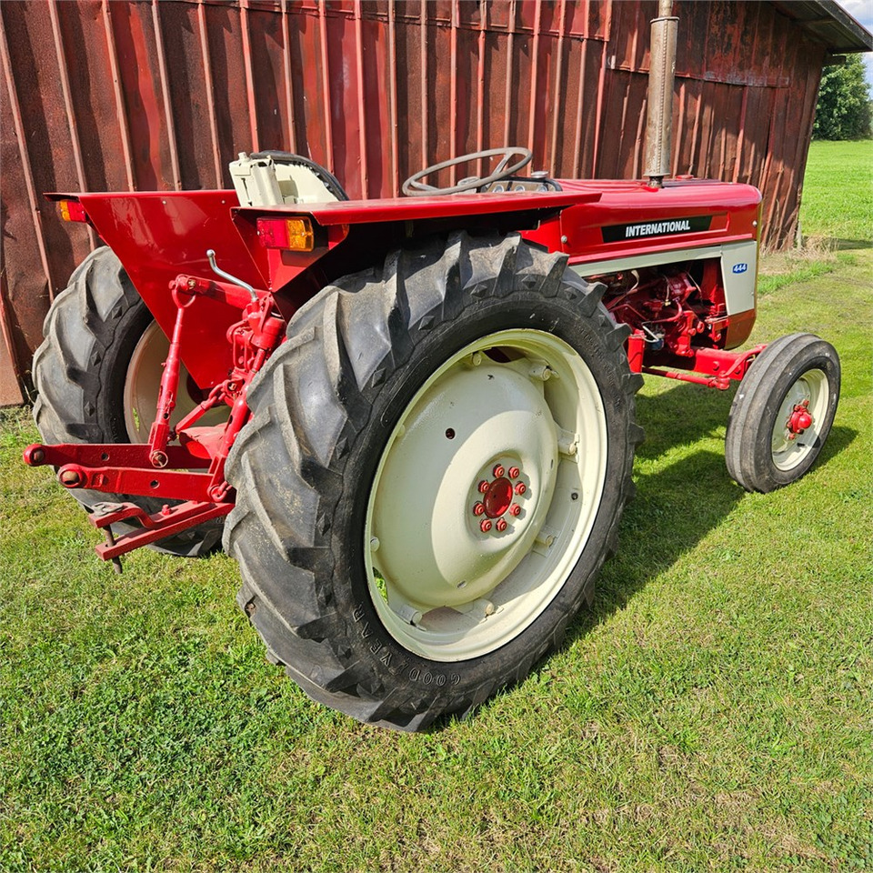 IH 444 - Tracteur agricole: photos 4 IH 444 - Tracteur agricole: photos 4