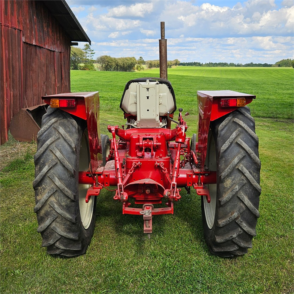 IH 444 - Tracteur agricole: photos 5 IH 444 - Tracteur agricole: photos 5