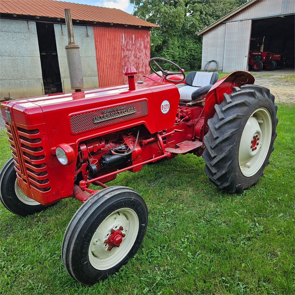 IH B-275 - Tracteur agricole: photos 1 IH B-275 - Tracteur agricole: photos 1