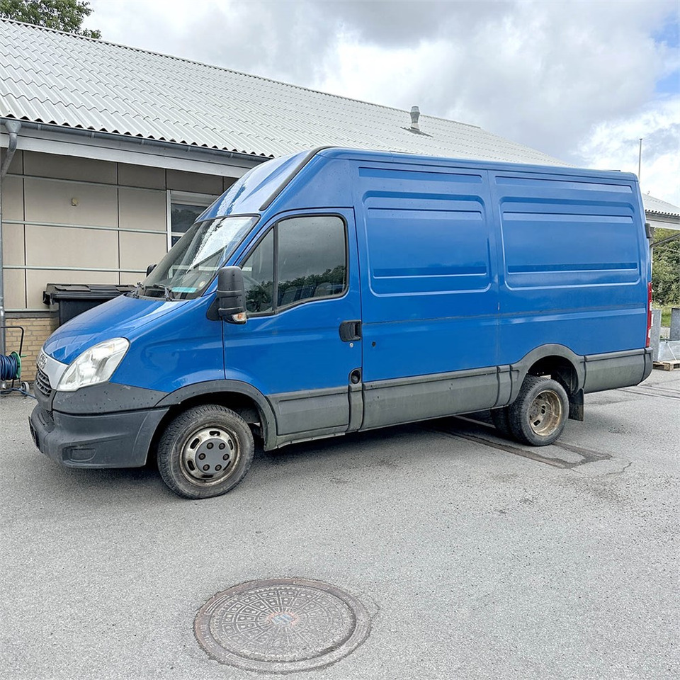 Iveco 35C15 - Fourgon utilitaire: photos 3 Iveco 35C15 - Fourgon utilitaire: photos 3