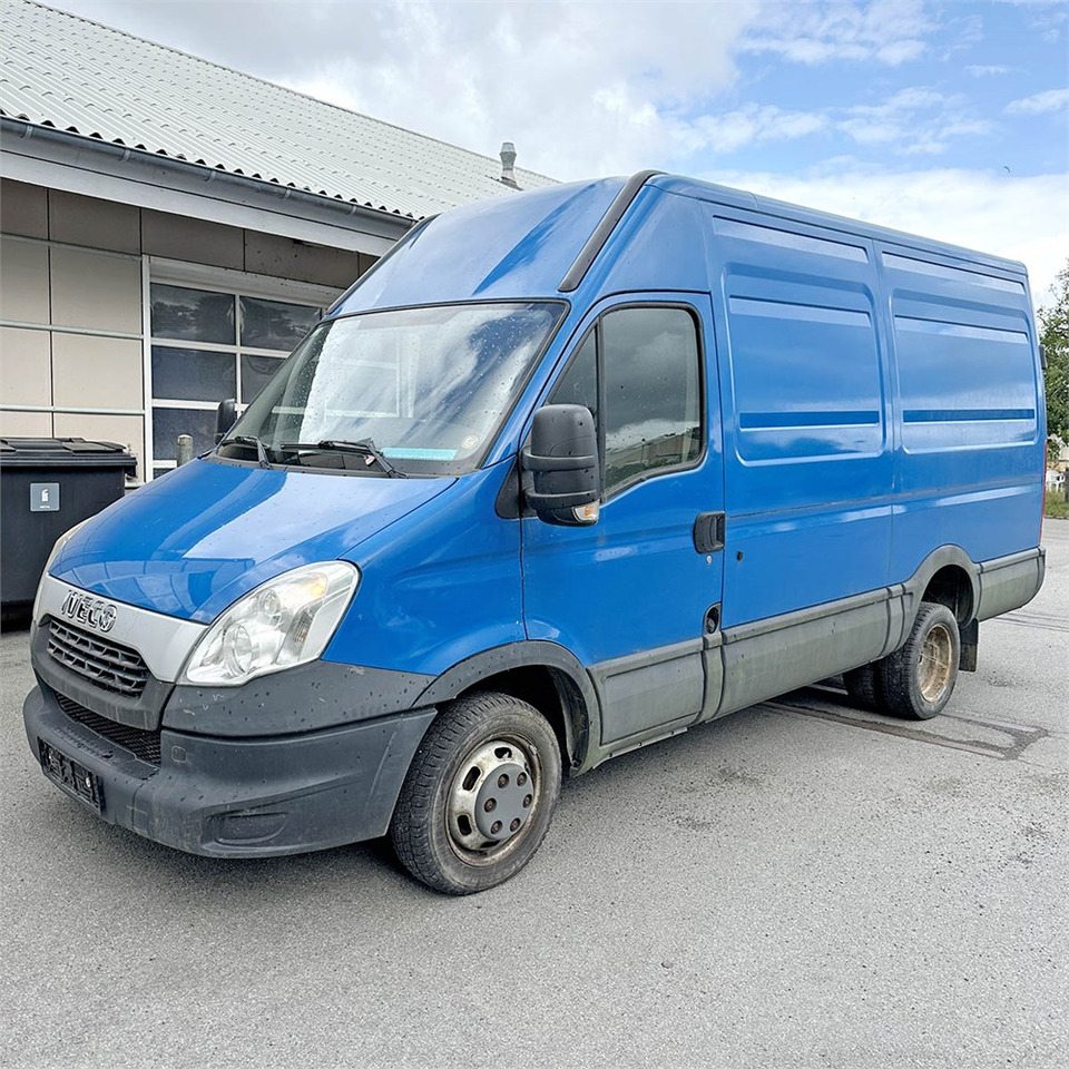Iveco 35C15 - Fourgon utilitaire: photos 1 Iveco 35C15 - Fourgon utilitaire: photos 1