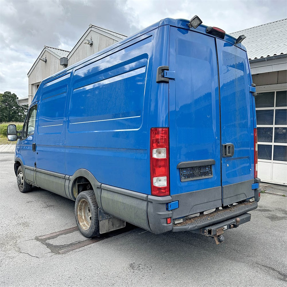 Iveco 35C15 - Fourgon utilitaire: photos 5 Iveco 35C15 - Fourgon utilitaire: photos 5