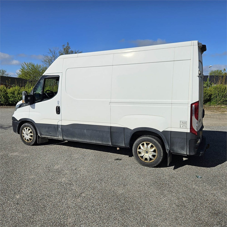 Iveco Daily 35s17 3,0D - Fourgon utilitaire: photos 4 Iveco Daily 35s17 3,0D - Fourgon utilitaire: photos 4