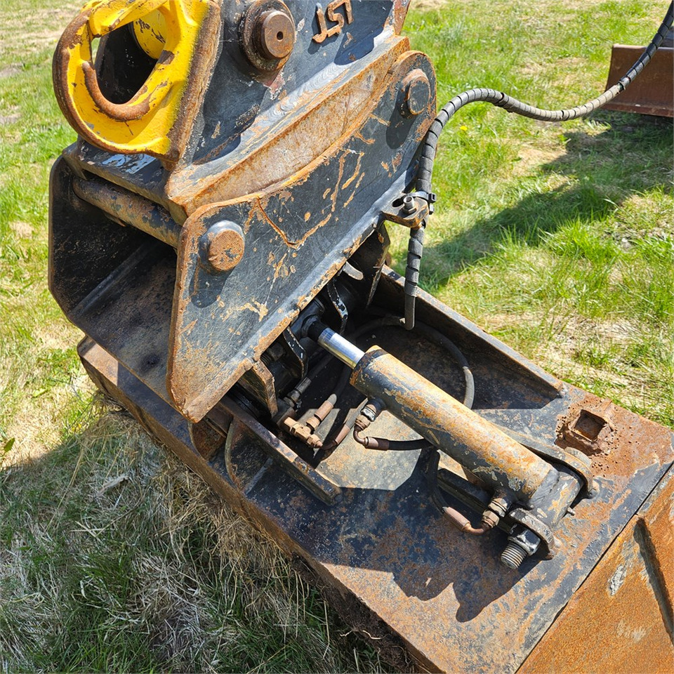 Mini pelle Komatsu PC 55 MR-3: photos 34