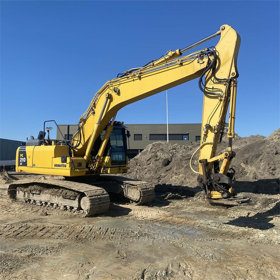 Komatsu PC210 LC-8K - Pelle sur chenille: photos 5 Komatsu PC210 LC-8K - Pelle sur chenille: photos 5