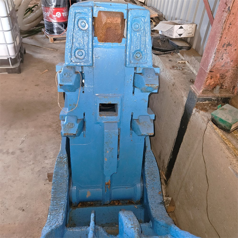 Krupp CP2300 - Cisaille de démolition pour Engins de chantier: photos 4 Krupp CP2300 - Cisaille de démolition pour Engins de chantier: photos 4