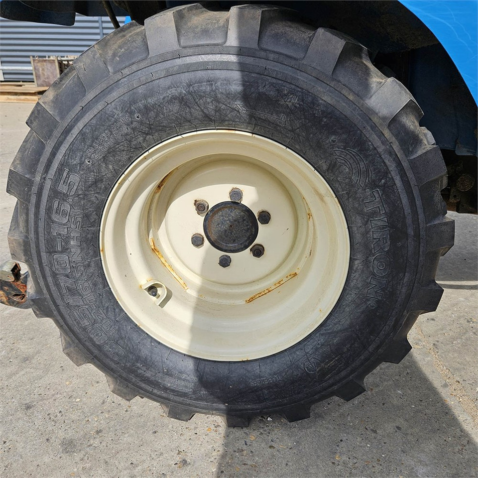 Tracteur communal LS Mtron Ls J27HST: photos 41