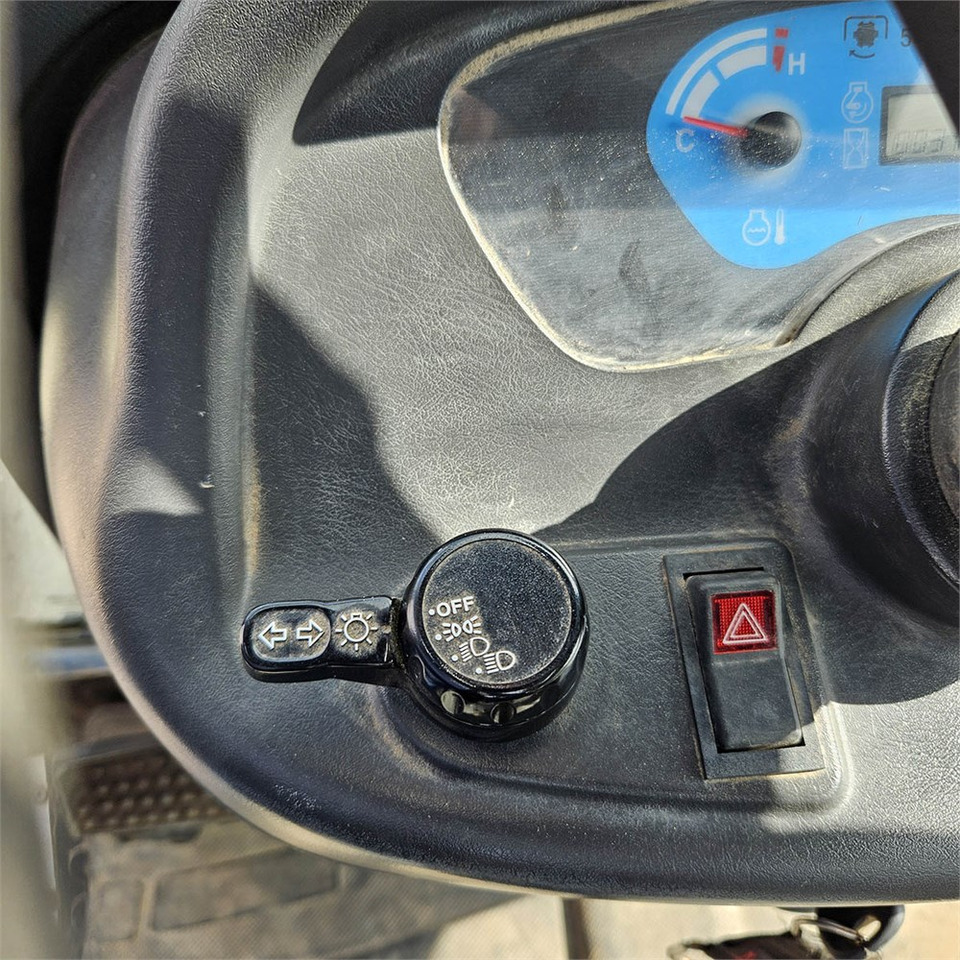 Tracteur communal LS Mtron Ls J27HST: photos 20