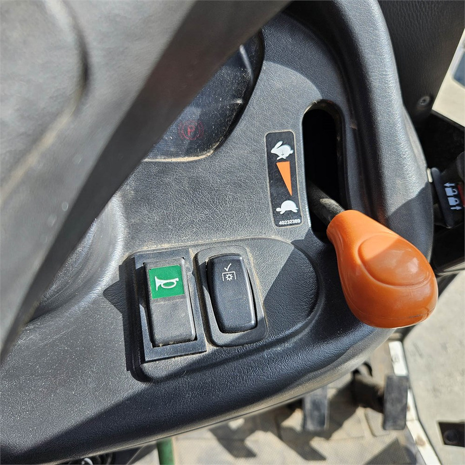 Tracteur communal LS Mtron Ls J27HST: photos 18