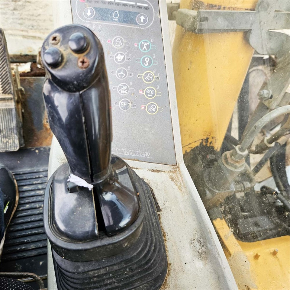 Pelle sur chenille Liebherr R944B HD-SL Litronic: photos 19 Pelle sur chenille Liebherr R944B HD-SL Litronic: photos 19