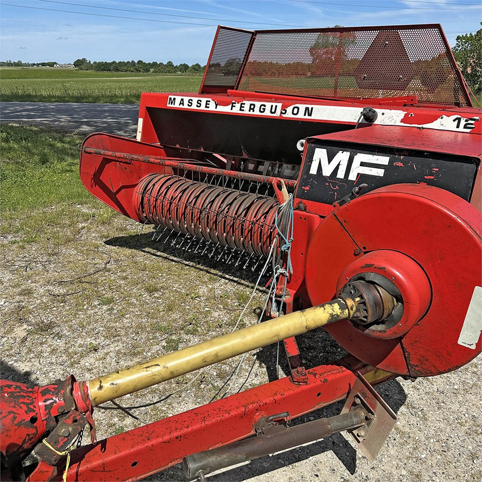 Massey Ferguson MF128 - Matériel de fenaison: photos 2 Massey Ferguson MF128 - Matériel de fenaison: photos 2