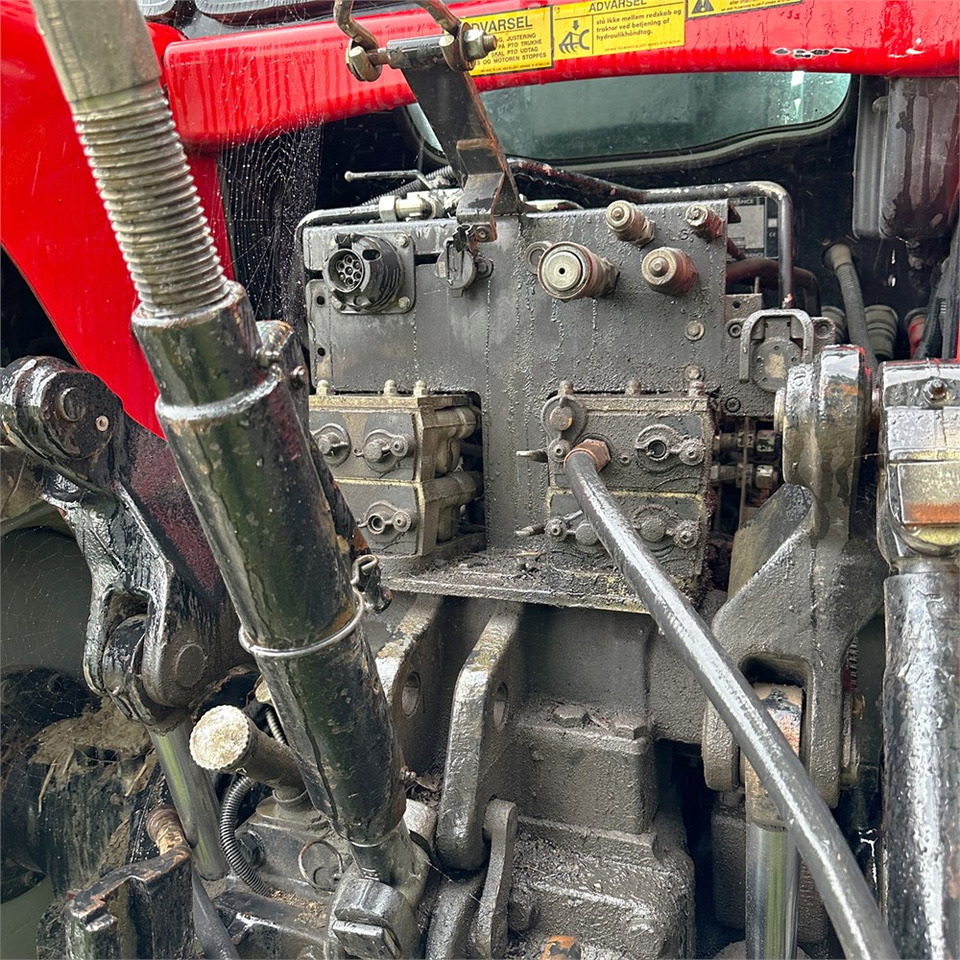 Tracteur agricole Massey Ferguson MF8460 Dyna-VT: photos 24