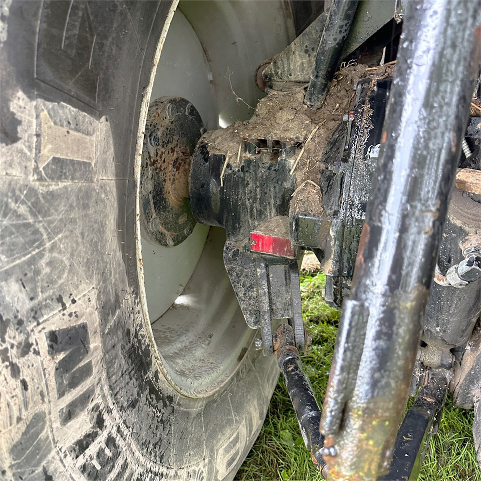 Tracteur agricole Massey Ferguson MF8460 Dyna-VT: photos 33
