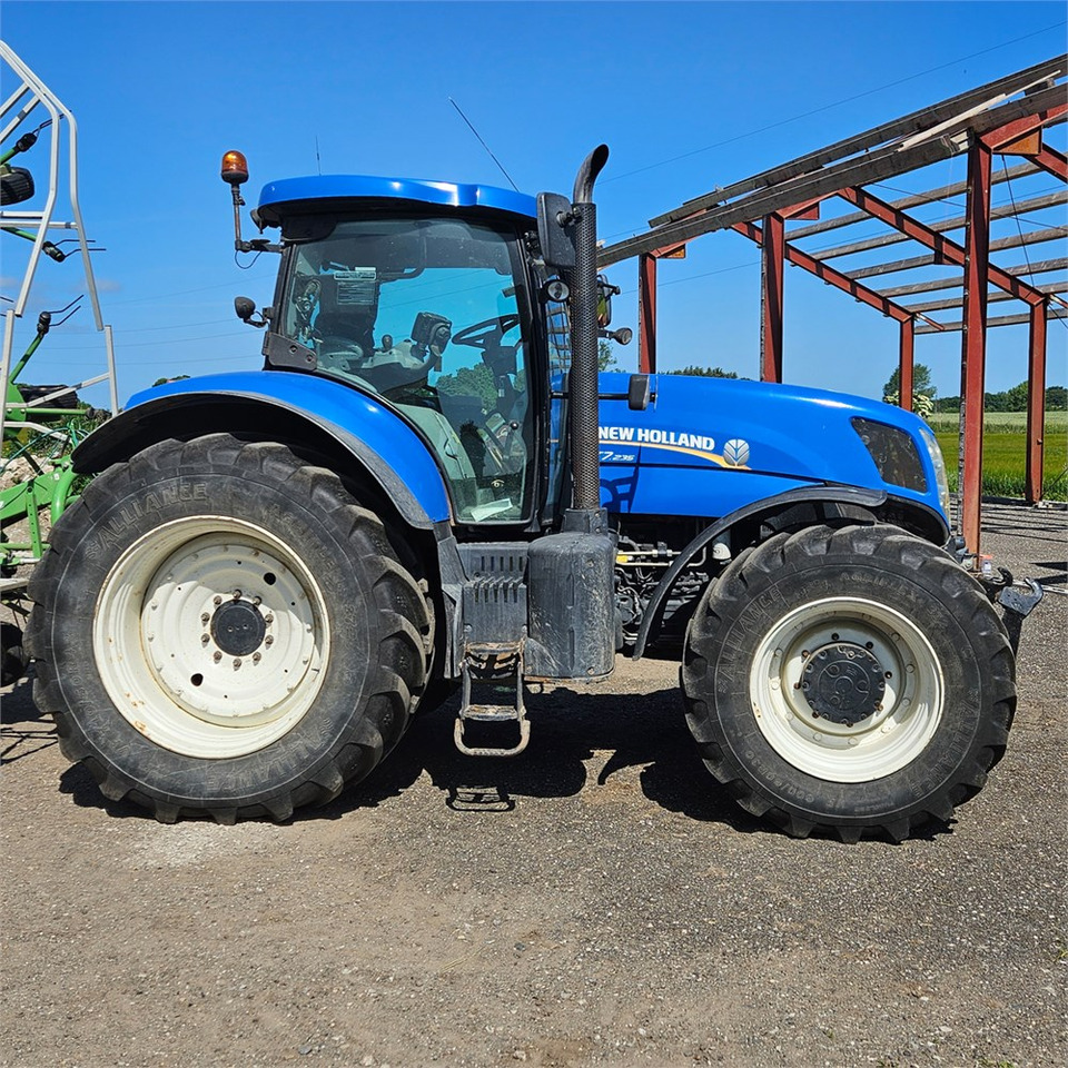 New Holland T7.235 Power Command - Tracteur agricole: photos 2 New Holland T7.235 Power Command - Tracteur agricole: photos 2