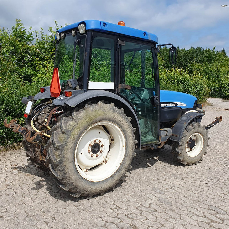 New Holland TN75 V - Tracteur agricole: photos 4 New Holland TN75 V - Tracteur agricole: photos 4
