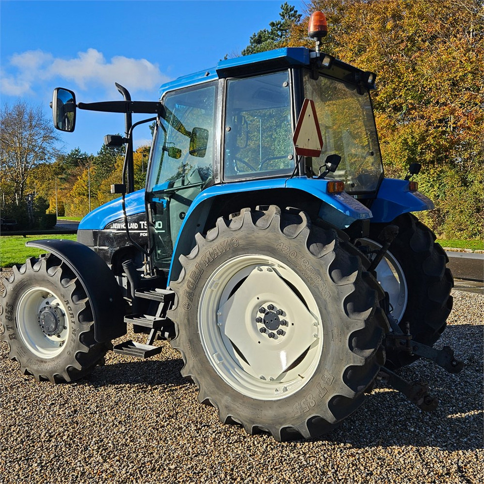 New Holland TS 100 - Tracteur agricole: photos 4 New Holland TS 100 - Tracteur agricole: photos 4