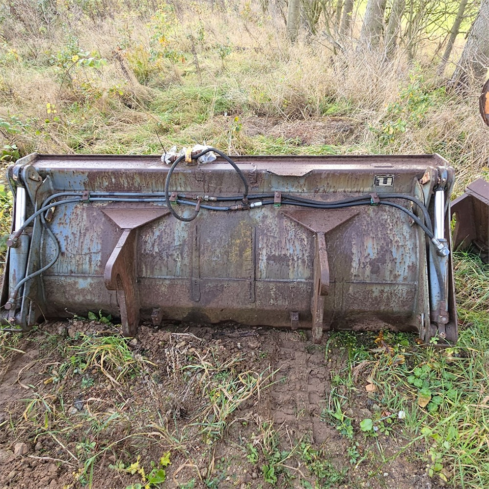 O&K L 9 - Godet pour chargeur: photos 3 O&K L 9 - Godet pour chargeur: photos 3