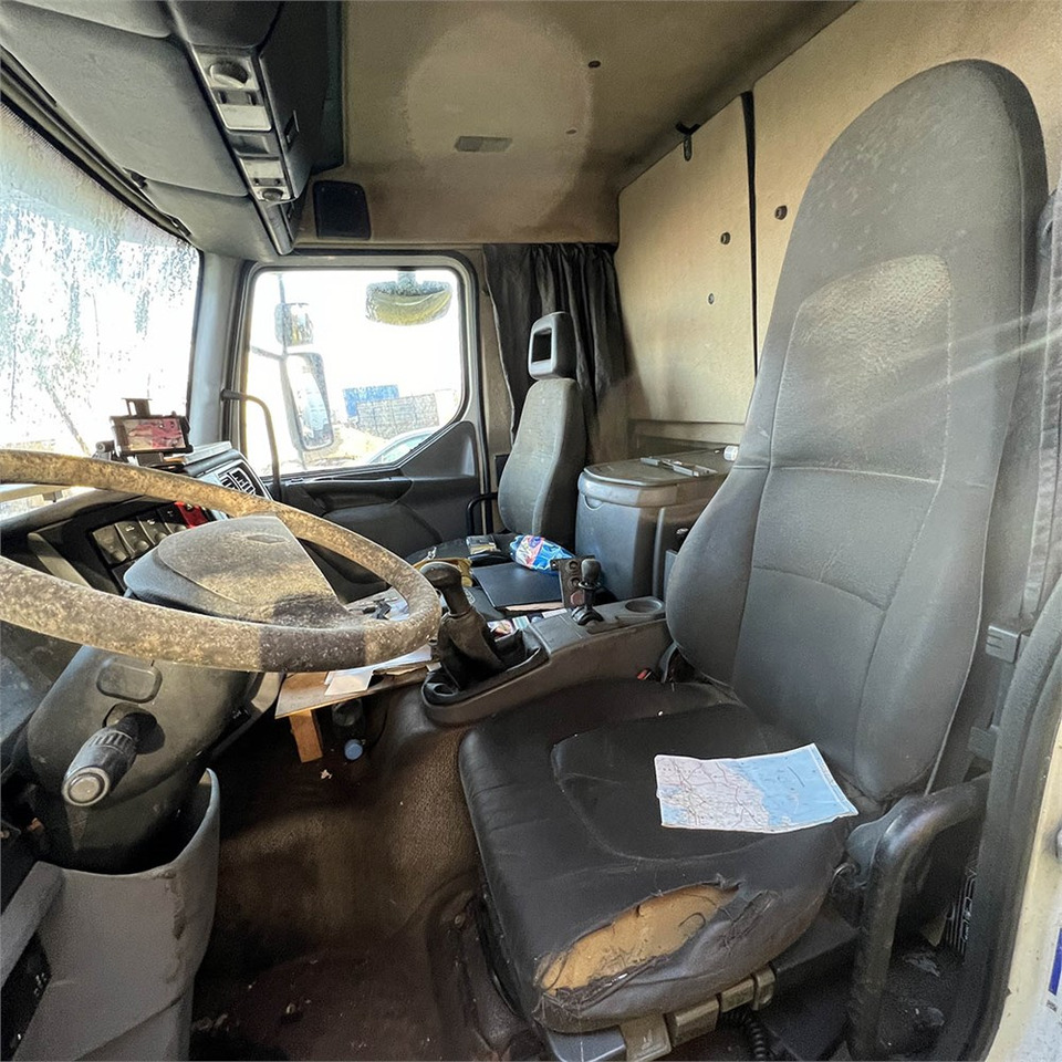 Camion fourgon Renault 220: photos 7