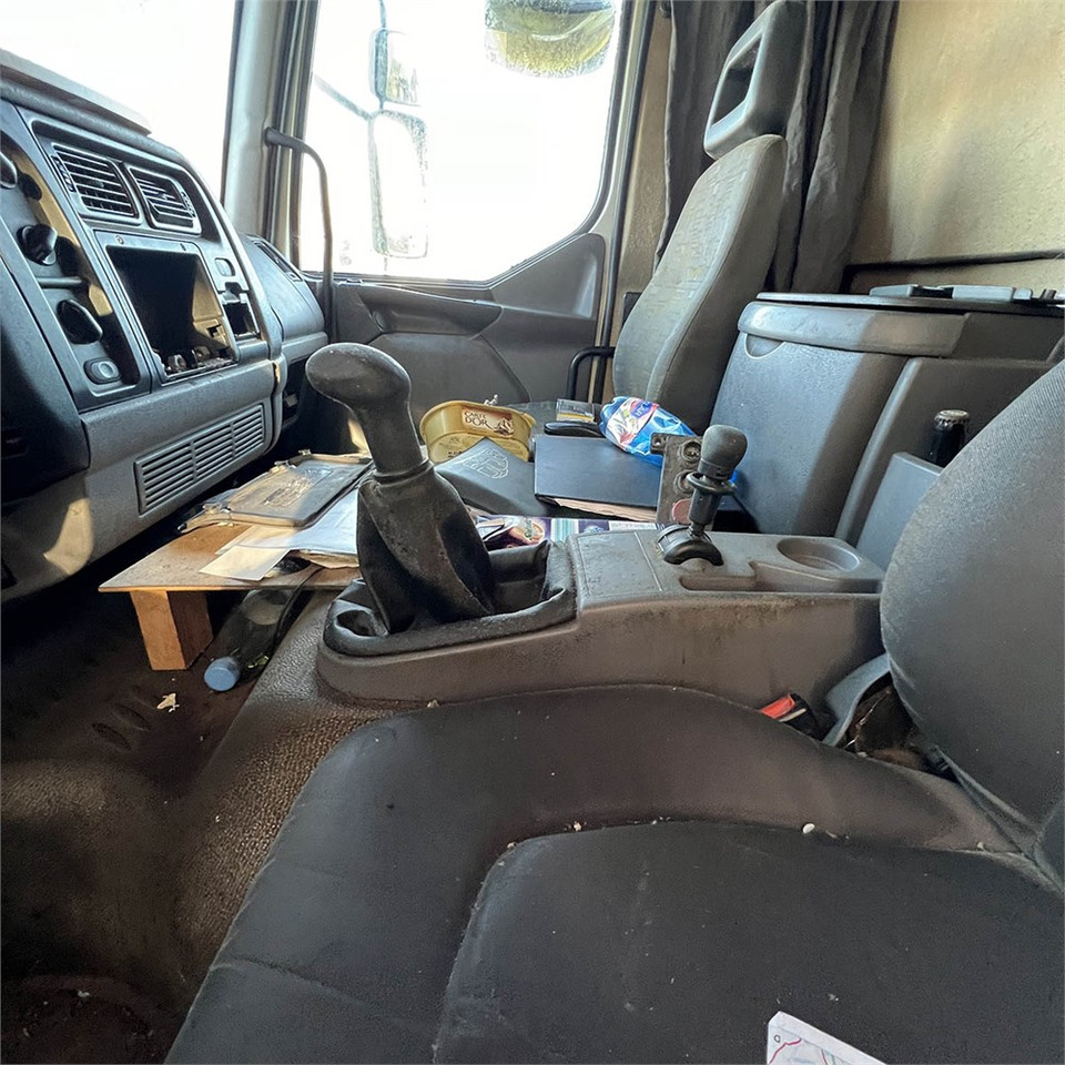 Camion fourgon Renault 220: photos 10