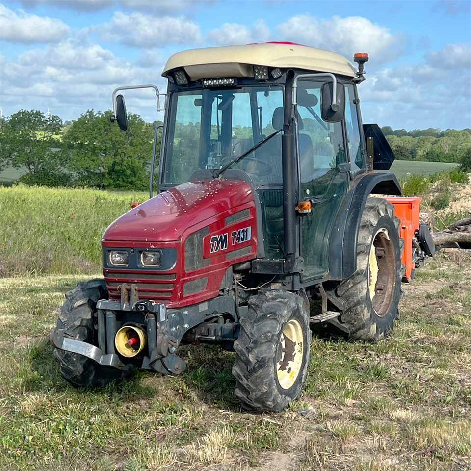 TYM T 431 - Tracteur communal: photos 2 TYM T 431 - Tracteur communal: photos 2