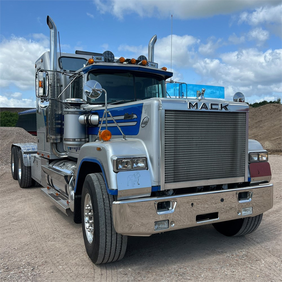 Mack Superliner - Tracteur routier: photos 2 Mack Superliner - Tracteur routier: photos 2