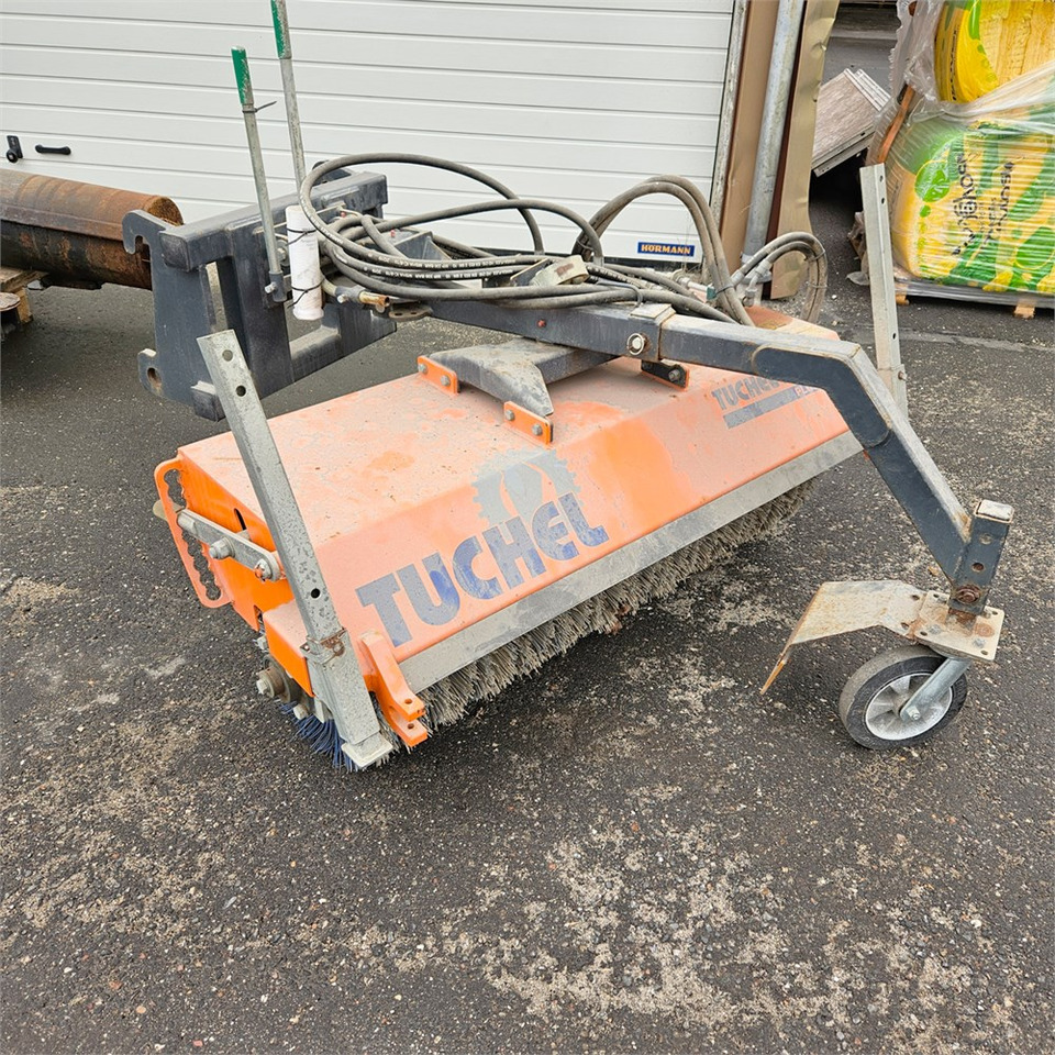 Tuchel Plus 590 - 135 - Brosse: photos 1 Tuchel Plus 590 - 135 - Brosse: photos 1