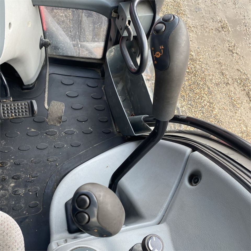 Tracteur agricole Valtra T 153: photos 12