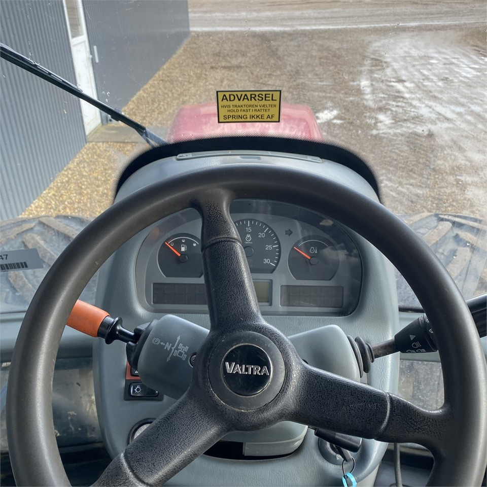 Tracteur agricole Valtra T 153: photos 10