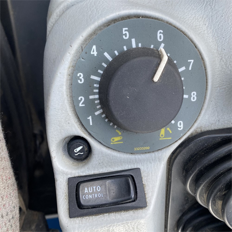 Tracteur agricole Valtra T 153: photos 19