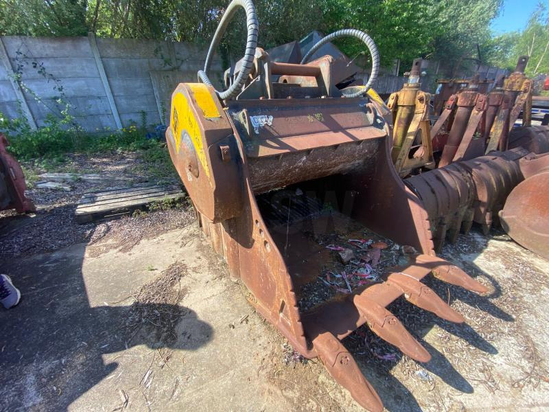 MB BF 120-4 - Godet pour Engins de chantier: photos 1 MB BF 120-4 - Godet pour Engins de chantier: photos 1