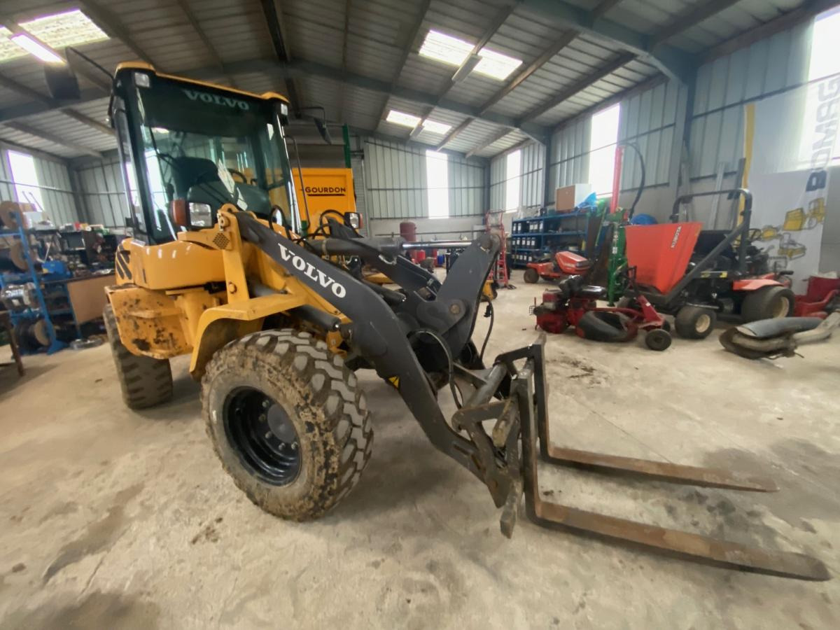 Volvo L 30 B ZX - Valet de ferme: photos 1 Volvo L 30 B ZX - Valet de ferme: photos 1