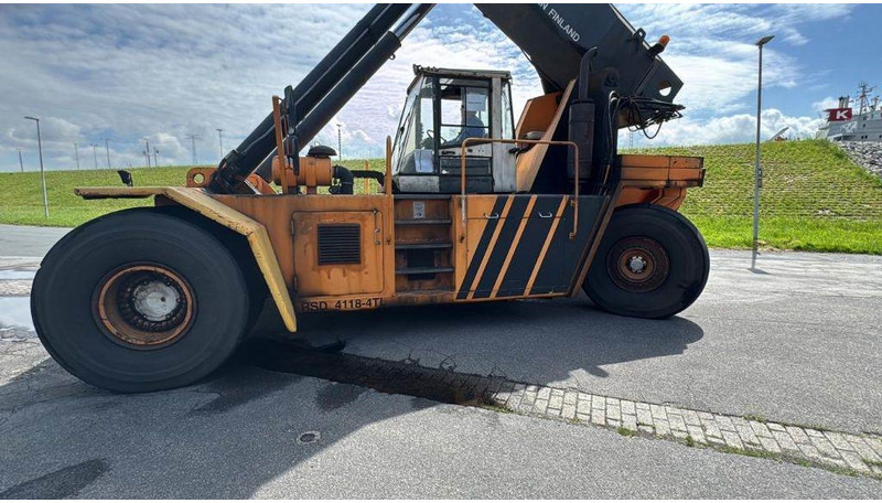 Kalmar Valmet RSD4118-4TL - Reach stacker: photos 2 Kalmar Valmet RSD4118-4TL - Reach stacker: photos 2