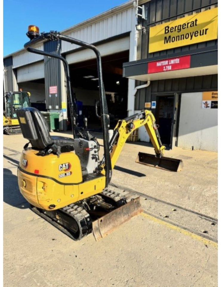 CAT 300.9D - Pelle sur chenille: photos 5 CAT 300.9D - Pelle sur chenille: photos 5