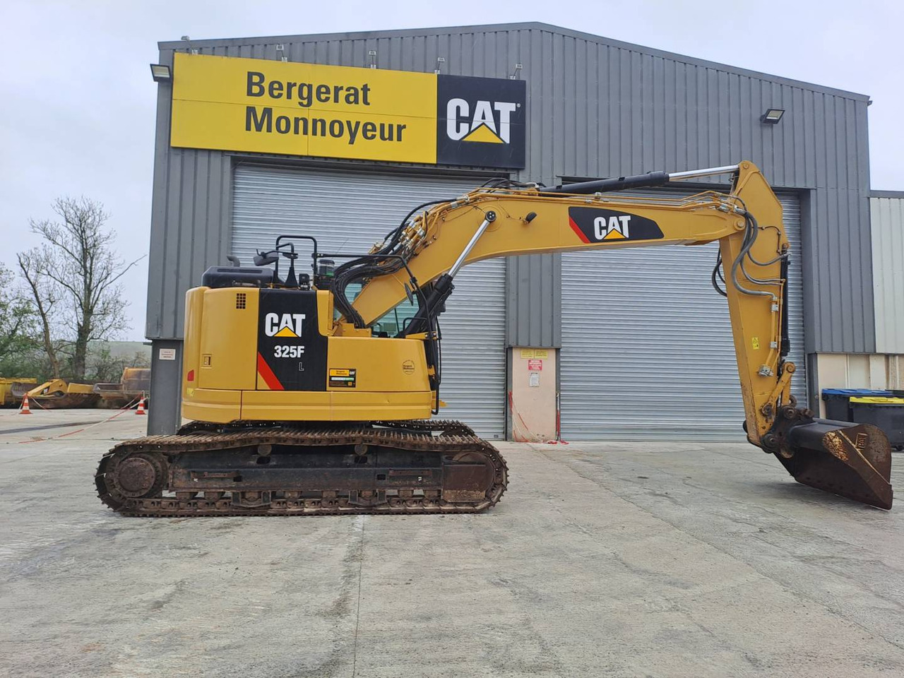 CAT 325F CR - Pelle sur chenille: photos 1 CAT 325F CR - Pelle sur chenille: photos 1