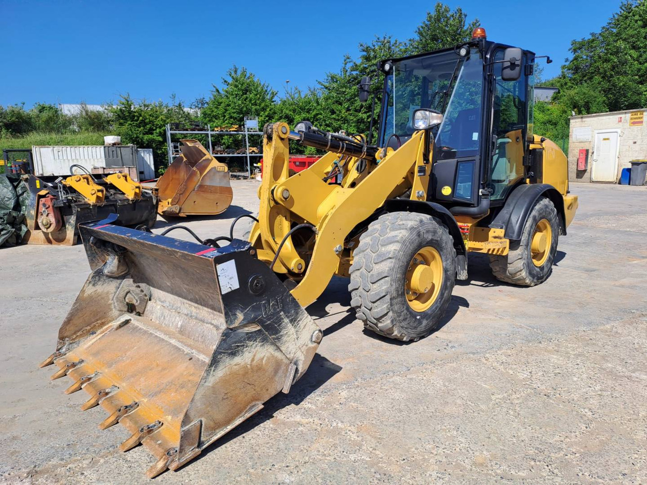 CAT 906M - Chargeuse sur pneus: photos 2 CAT 906M - Chargeuse sur pneus: photos 2