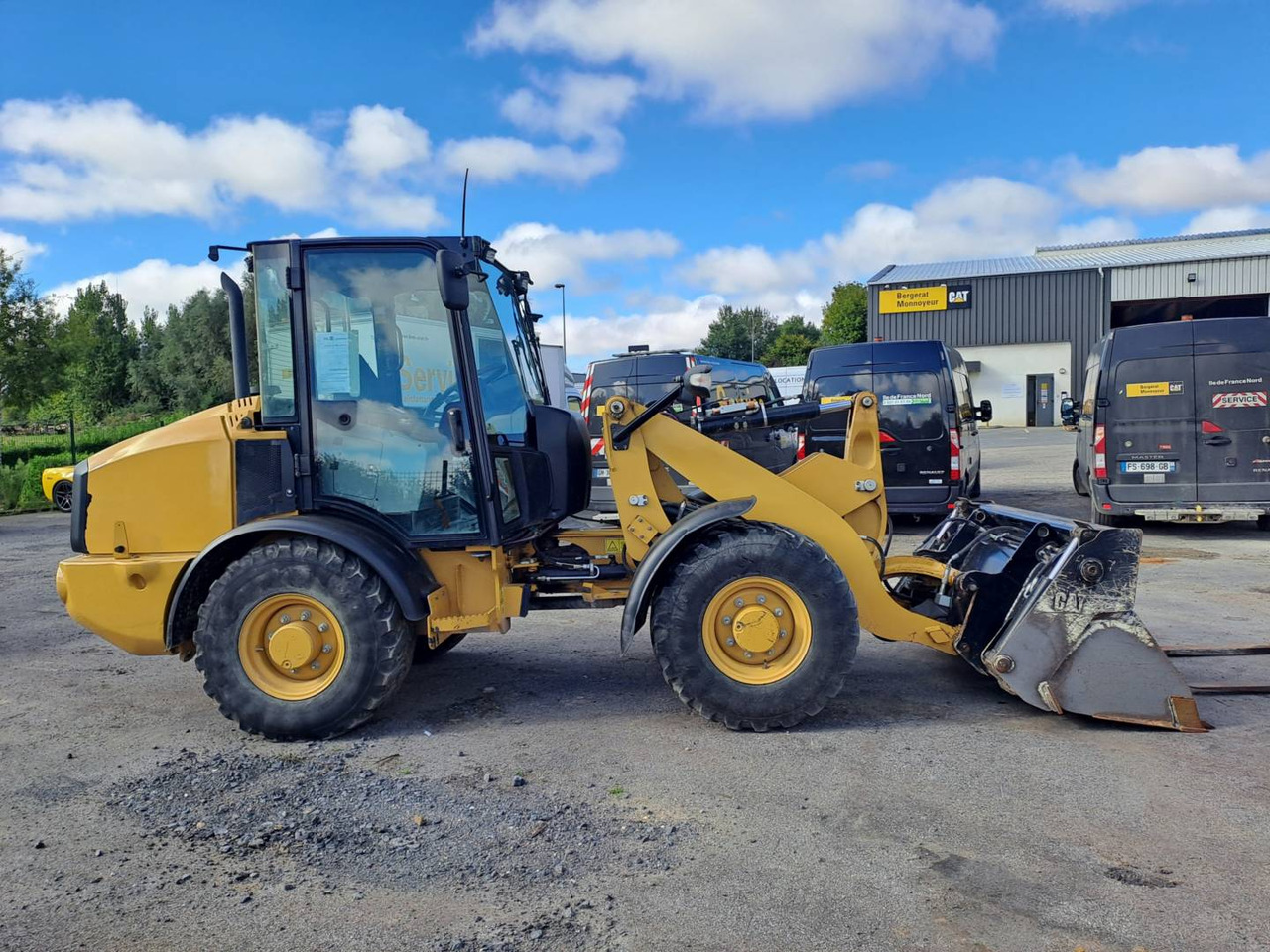 CAT 906M - Chargeuse sur pneus: photos 1 CAT 906M - Chargeuse sur pneus: photos 1