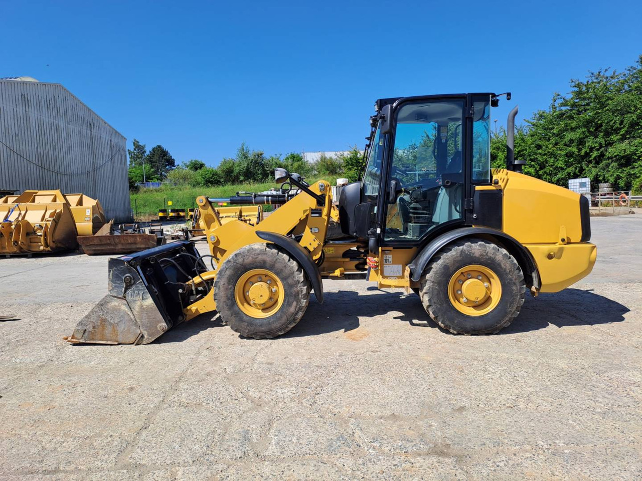 CAT 906M - Chargeuse sur pneus: photos 1 CAT 906M - Chargeuse sur pneus: photos 1