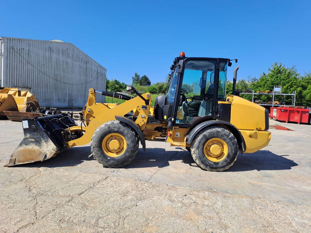 CAT 906M - Chargeuse sur pneus: photos 1 CAT 906M - Chargeuse sur pneus: photos 1