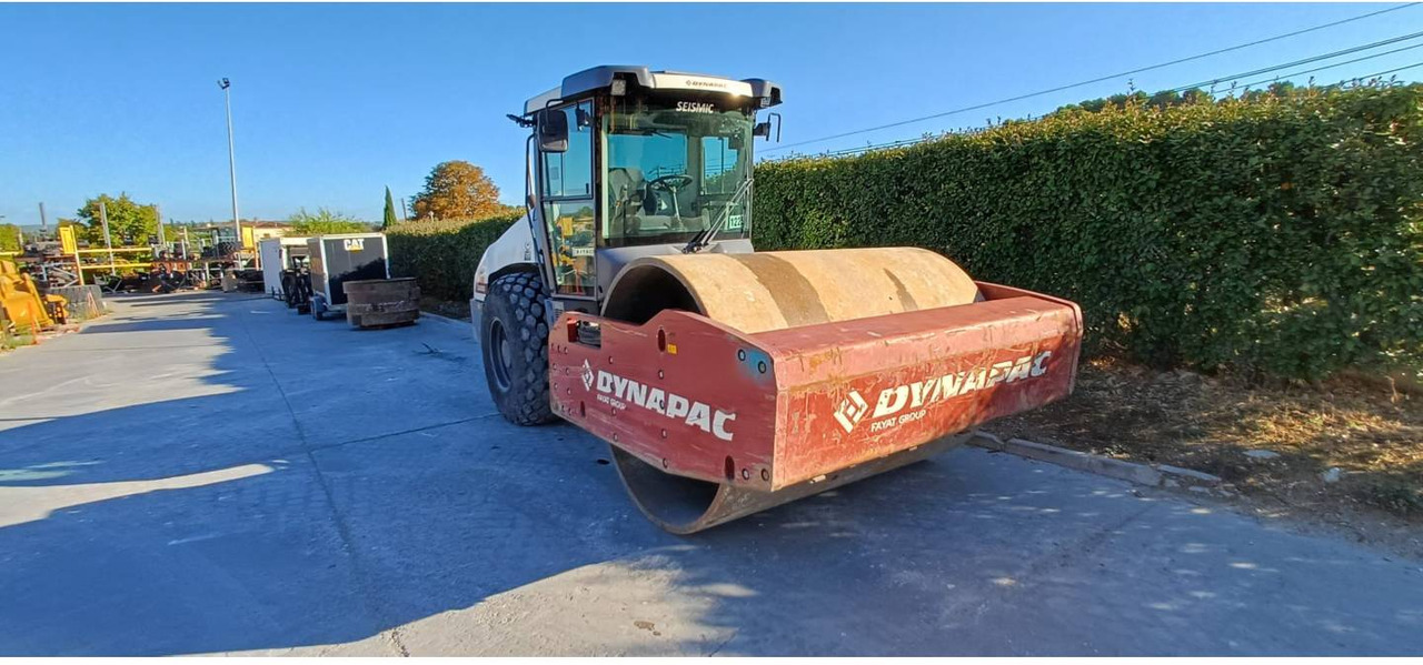DYNAPAC CA6000 - Compacteur à pieds de mouton/ Monocylindre: photos 1 DYNAPAC CA6000 - Compacteur à pieds de mouton/ Monocylindre: photos 1